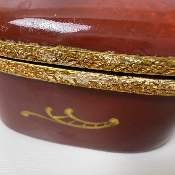 France Hand Painted Plum Porcelain Hinged Trinket Box With Matching Trinket Tray - Picture 13 of 13